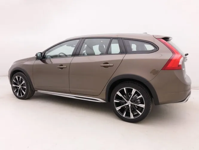 Volvo V60CC 2.0 D3 150 Cross Country Momentum + Leder/Cuir + Sunroof + GPS Image 3